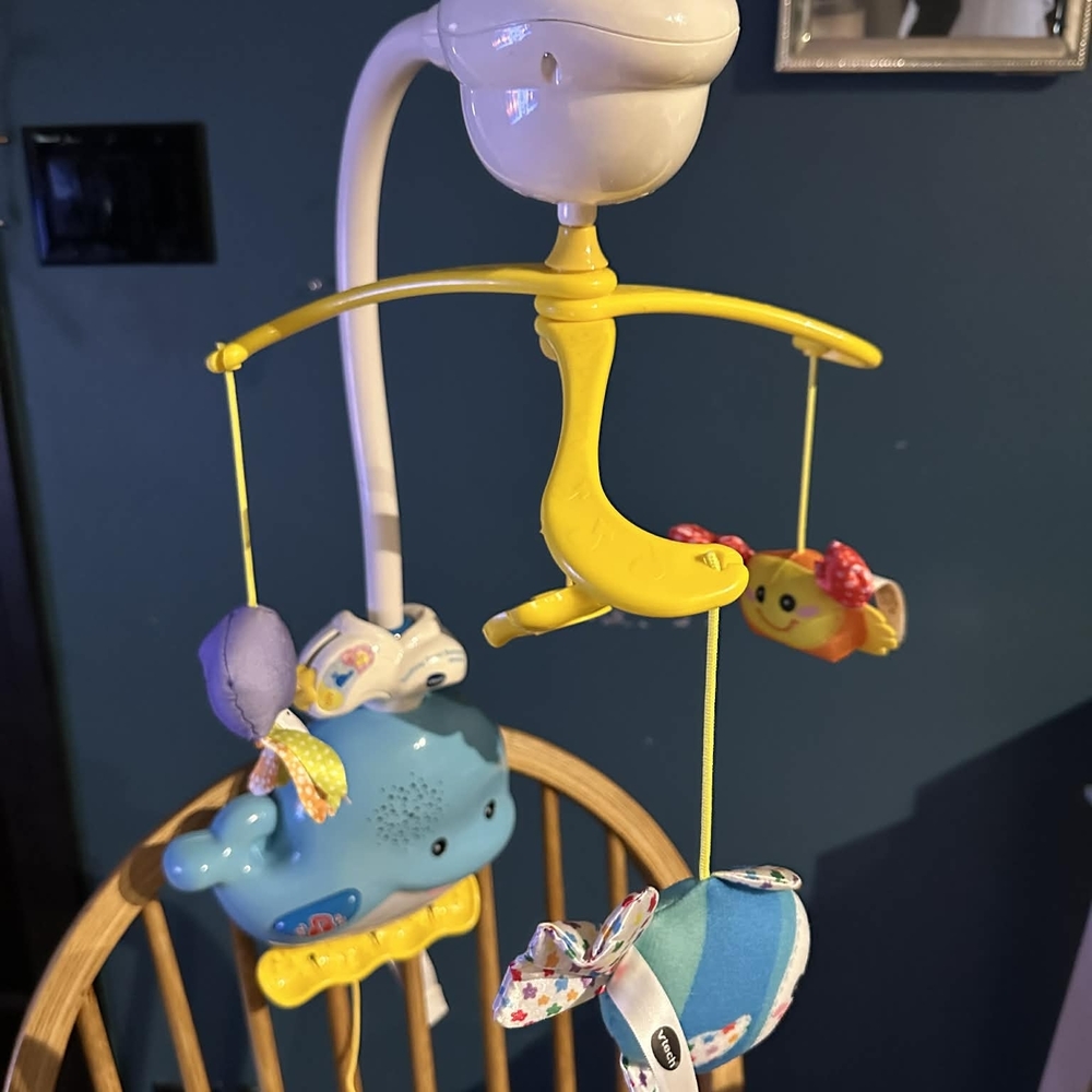 VTECH  Whale Light Up Mobile